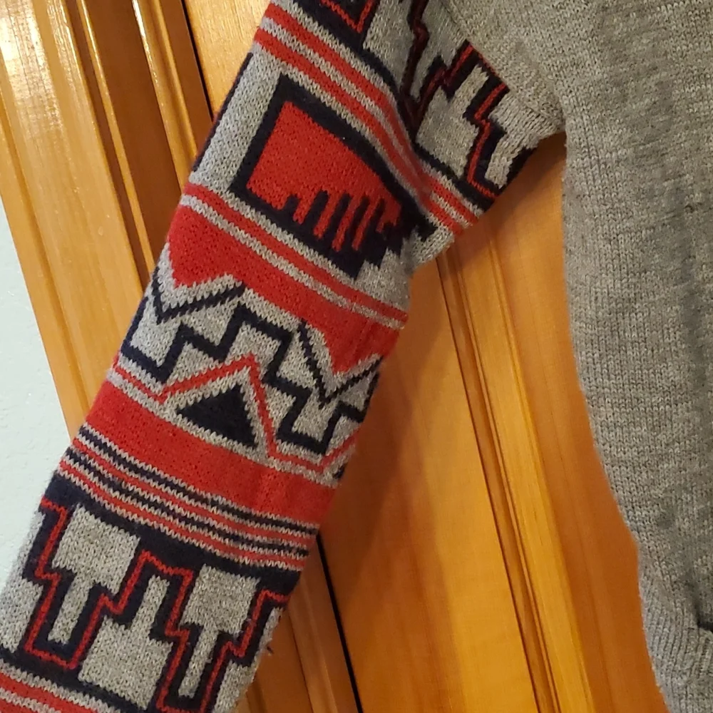XXI Forever 21 Unisex Varsity Grey & Red‎ Tribal Buttondown Cardigan Size Medium